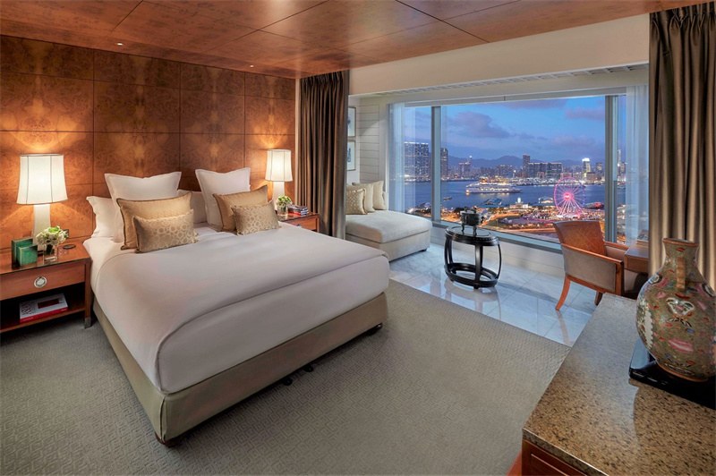 Mandarin-Oriental-Hong-Kong-Hotel-Room-Harbour-View-Verandah-Style