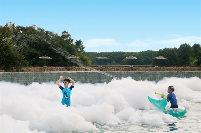 池畔泡沫狂欢